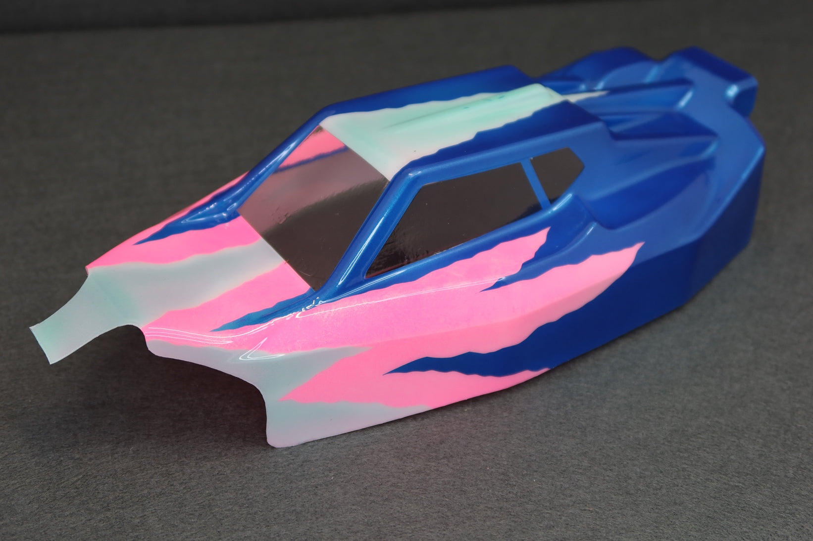 Ronnie Repaintページ Ron's Reserve Series Custom Painted Body for XRAY XB2 2025/2026