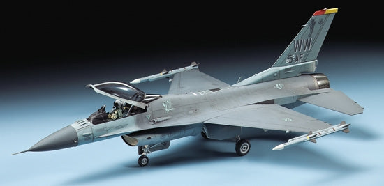 Tamiya 1/72 F-16 CJ Fighting Falcon Fighter Jet Plastic Model Kit 60786
