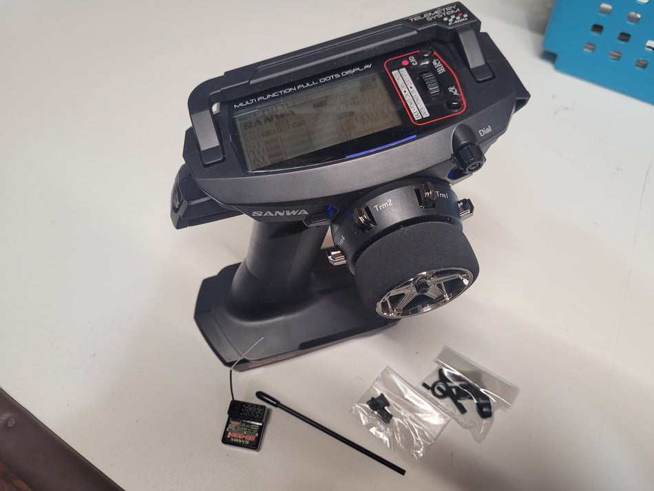 Sanwa MT-5 FH5 4-Channel 2.4GHz Radio System with RX-493i Receiver 101A32661A
