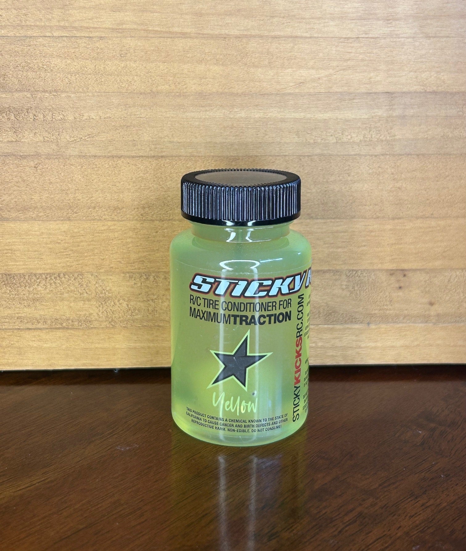 Sticky Kicks Yellow Traction Compound in 4oz Bottle SKYELLOW image 0